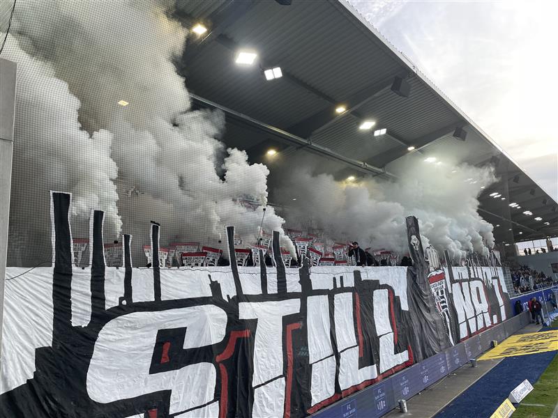LASK Choreo im auswärts Block im Hofmann Personal Stadion